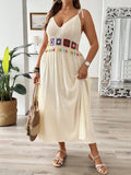 Vestido Plus Size Decote em V Bordado